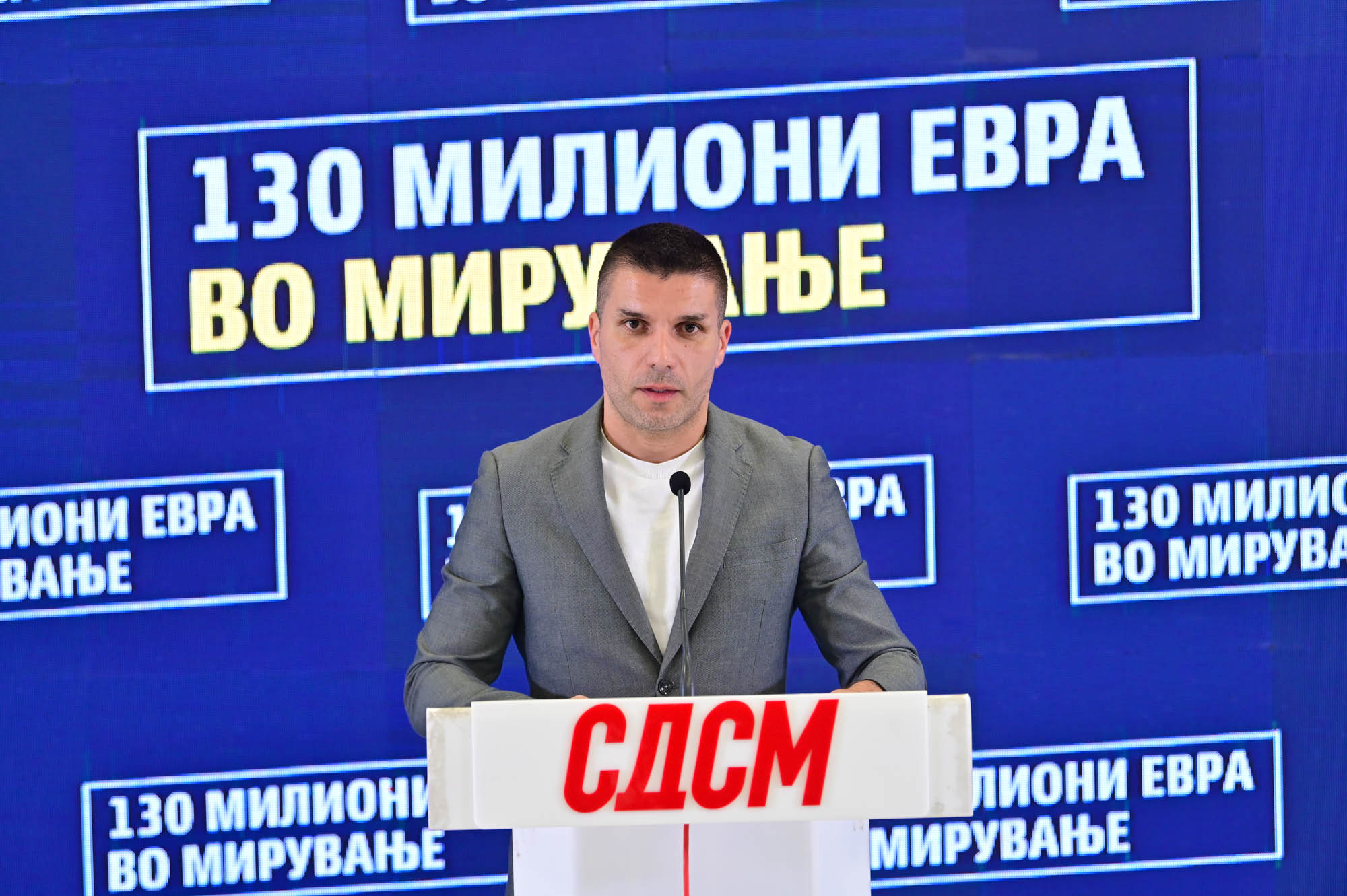 130 милиони евра блокирани, загрозени 3.000 бизниси и 10.000 вработувања, Николовски бара оставка од Трипуновски 130 милиони евра блокирани, загрозени 3.000 бизниси и 10.000 вработувања, Николовски бара оставка од Трипуновски